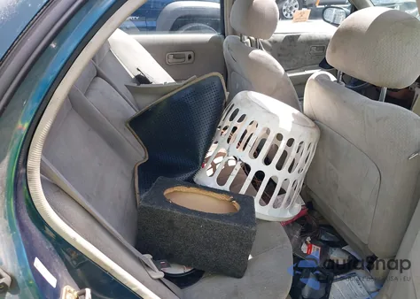 1997 Nissan Altima Xe/Gxe/Se/Gle z USA, uszkodzony, nr VIN 1N4BU31D7VC116761